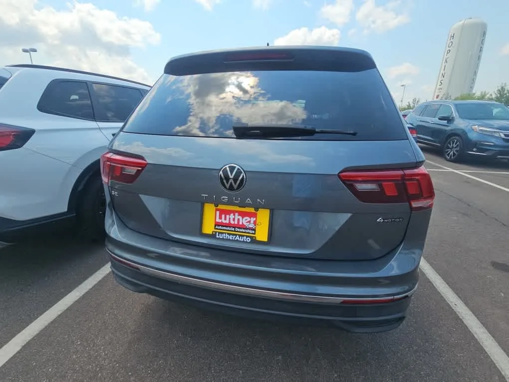 Used 2022 Platinum Gray Metallic Volkswagen SE image 5