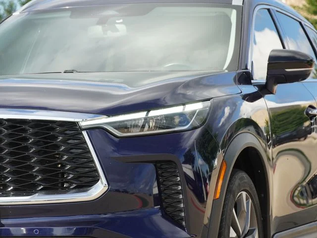 Used 2022 Blue INFINITI LUXE image 4