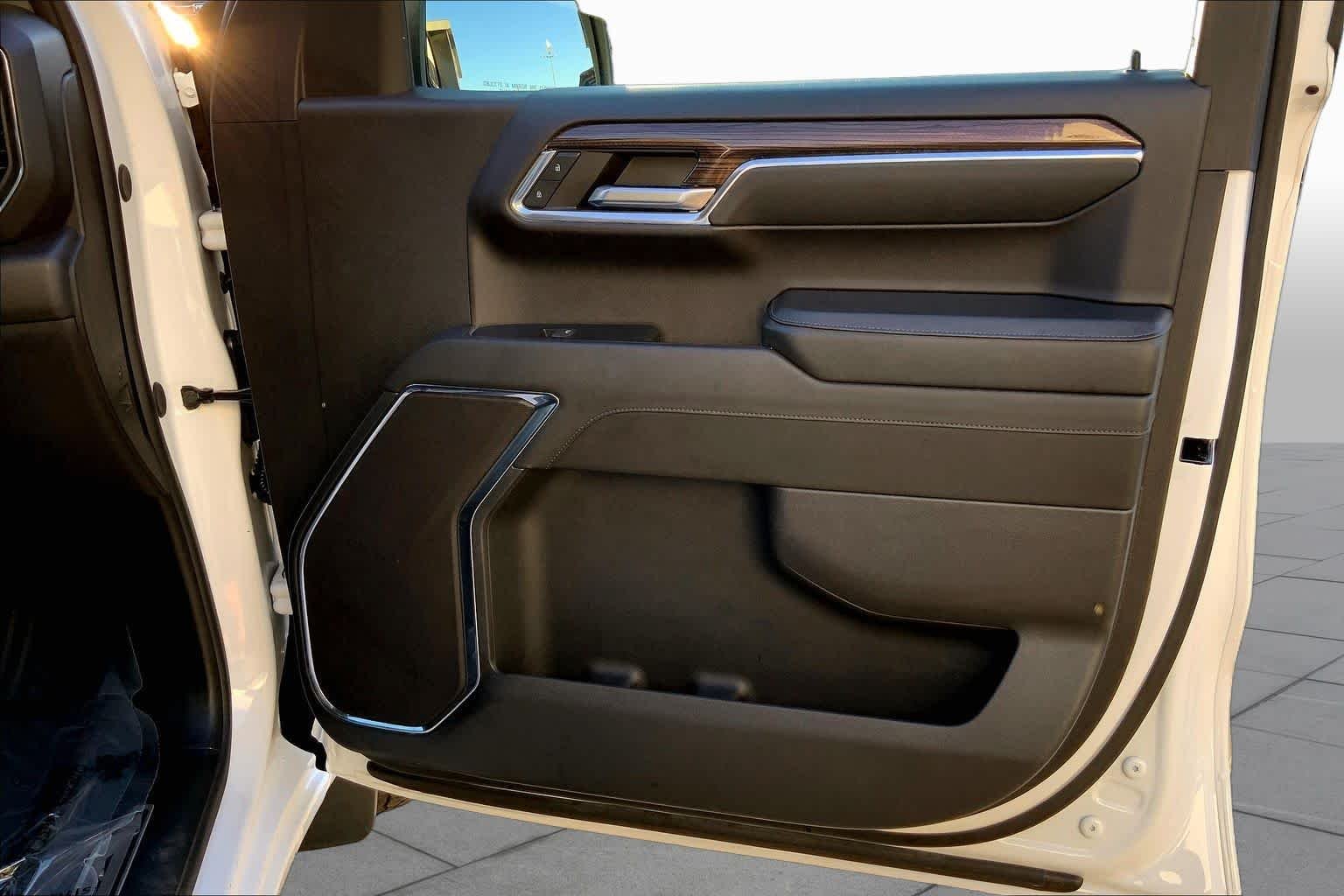 Used 2024 Summit White Chevrolet RST image 20