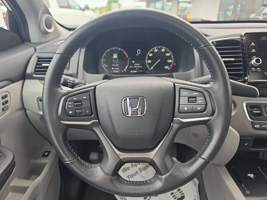 Used 2024 White Honda RTL image 17
