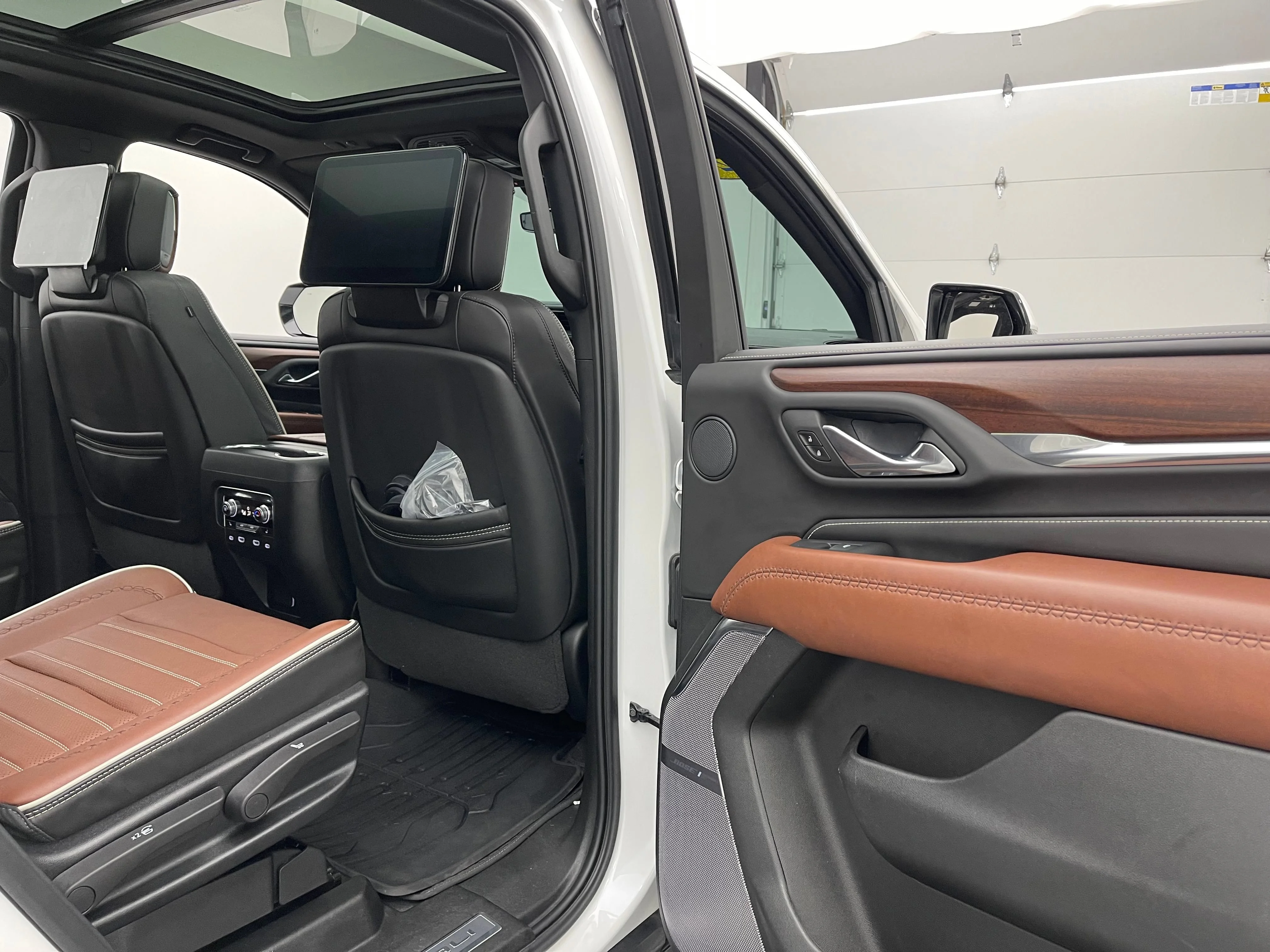 Used 2024 White Frost Tricoat GMC Denali Ultimate image 42