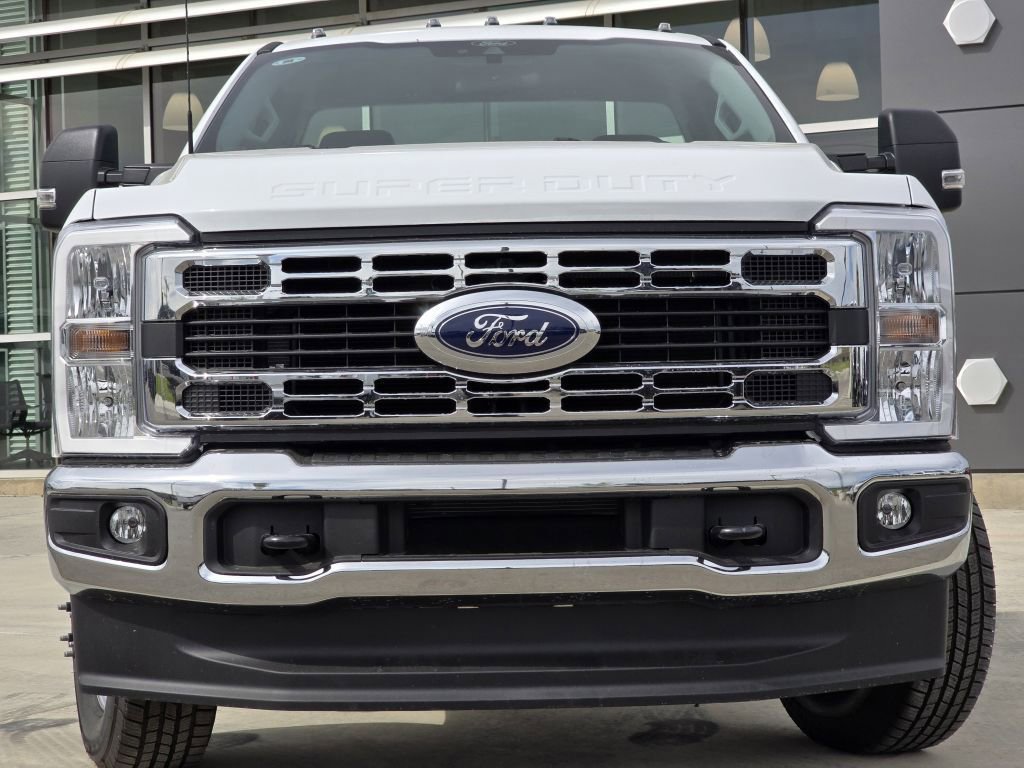 New 2026 Oxford White Ford XL image 2