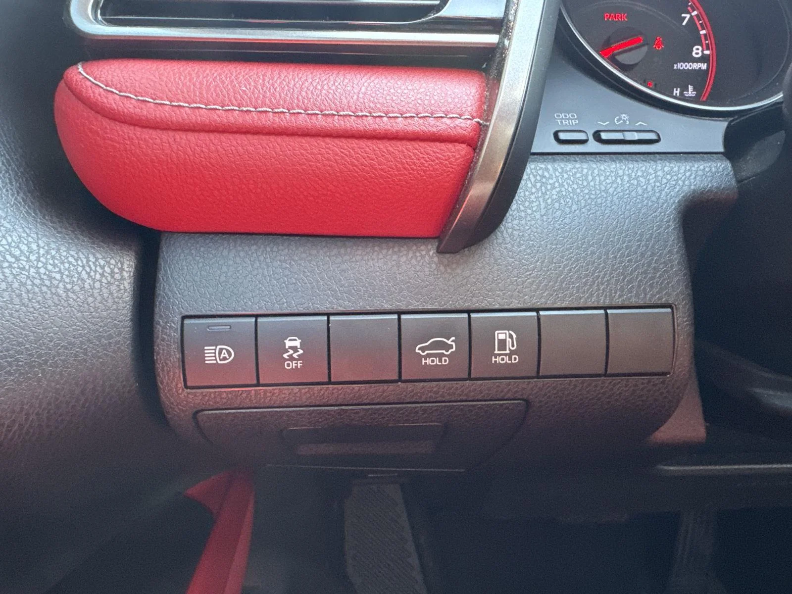 Used 2022 Wind Chill Pearl Toyota XSE image 11