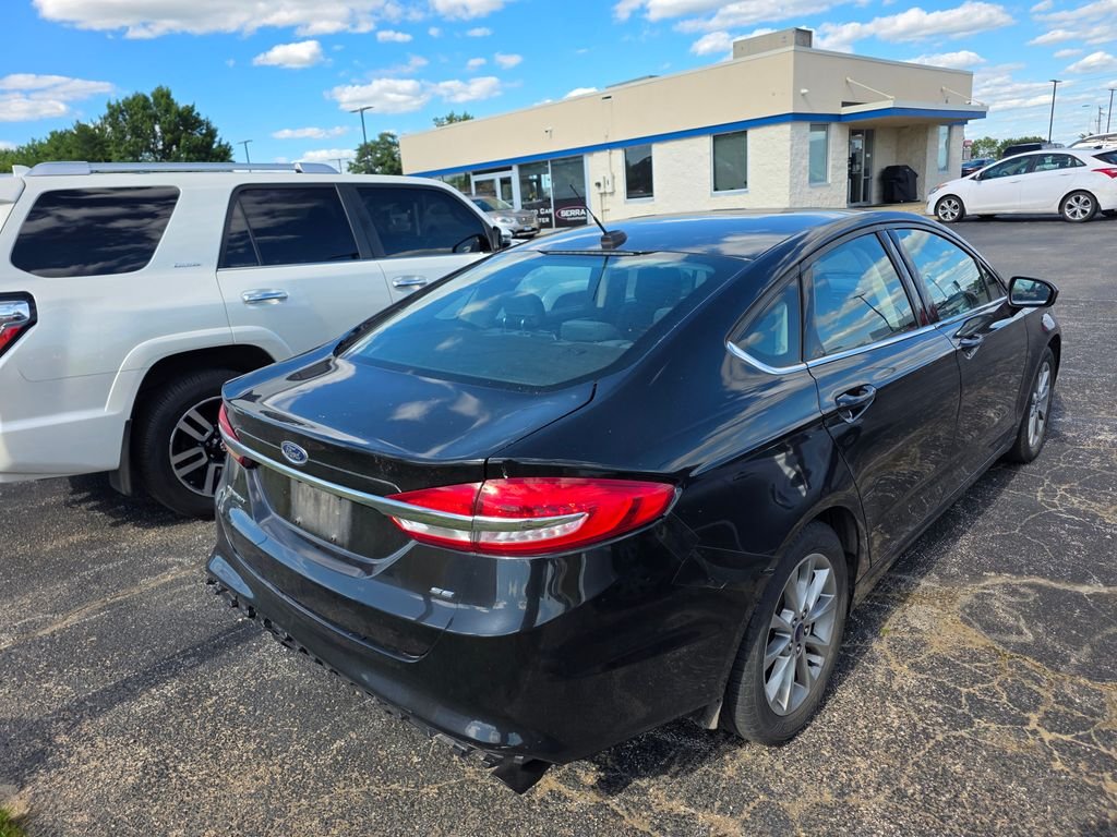 Used 2017 Shadow Black Ford SE image 4