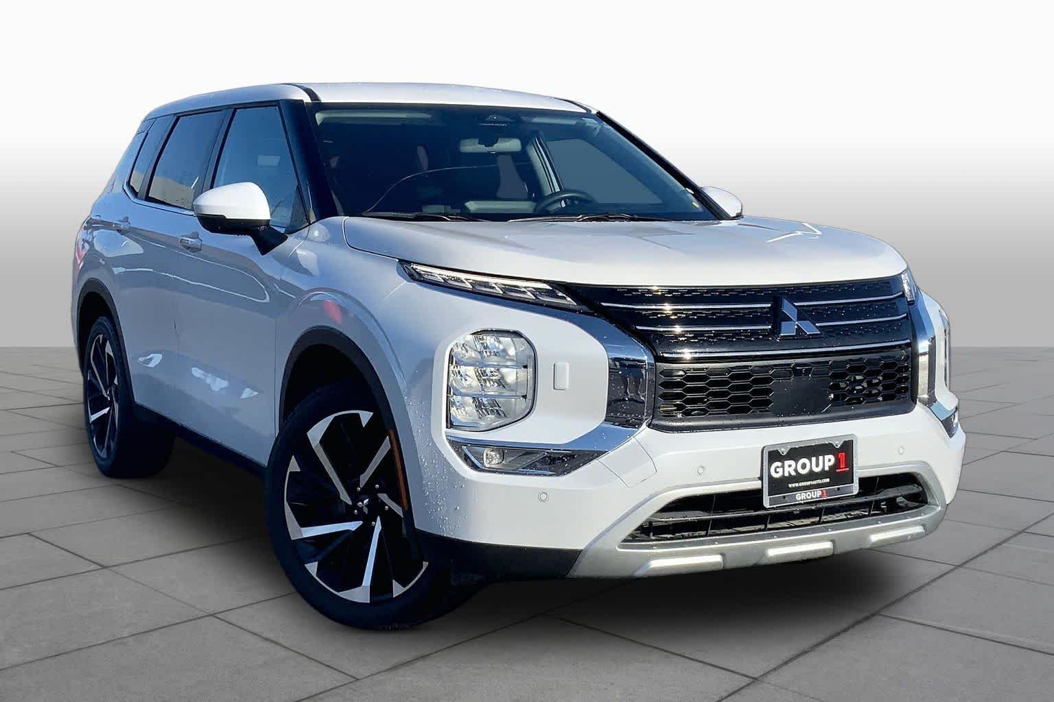 Pre-Owned 2024 Mitsubishi Outlander SE