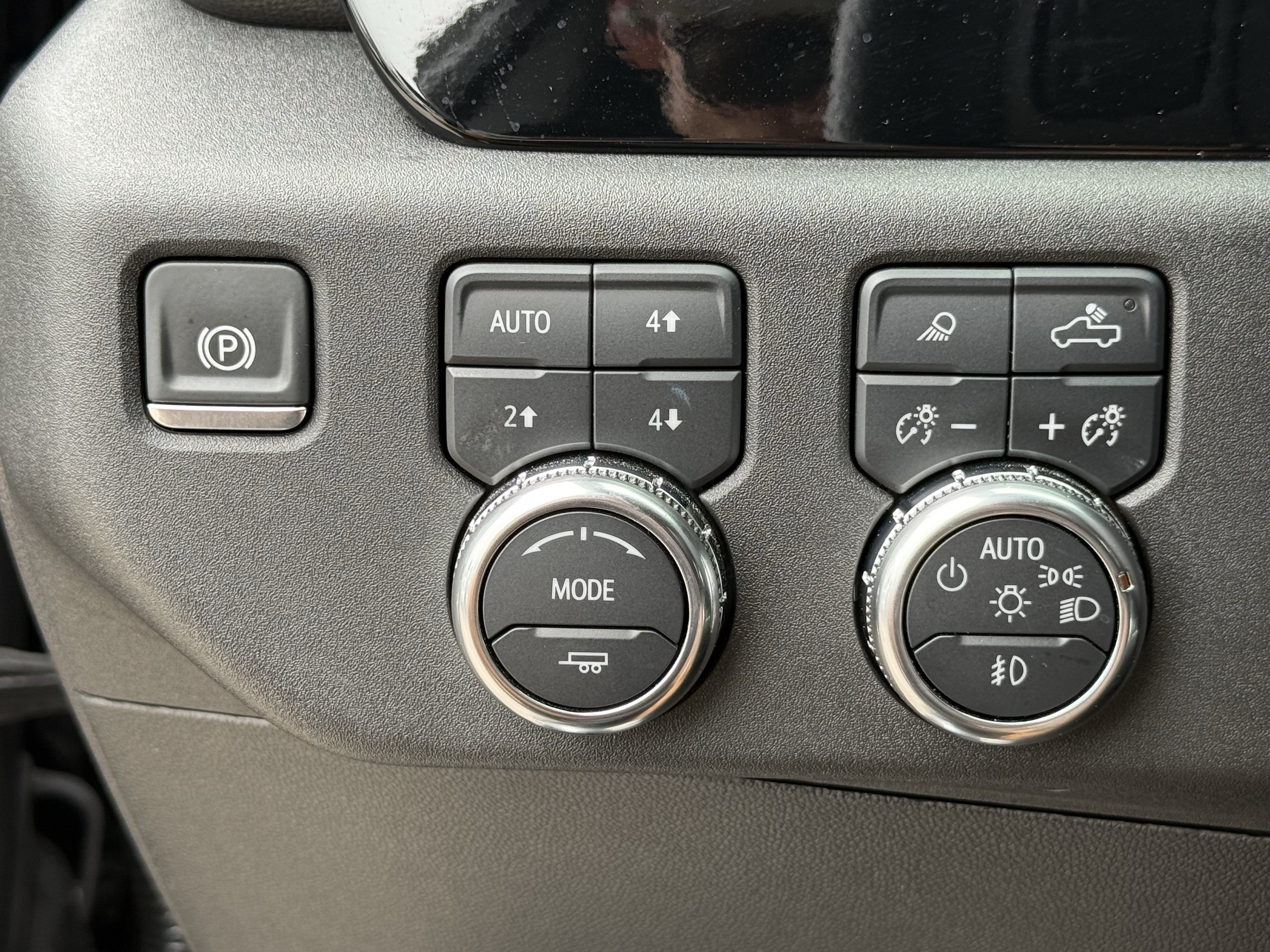 Used 2025 Onyx Black GMC SLT image 23