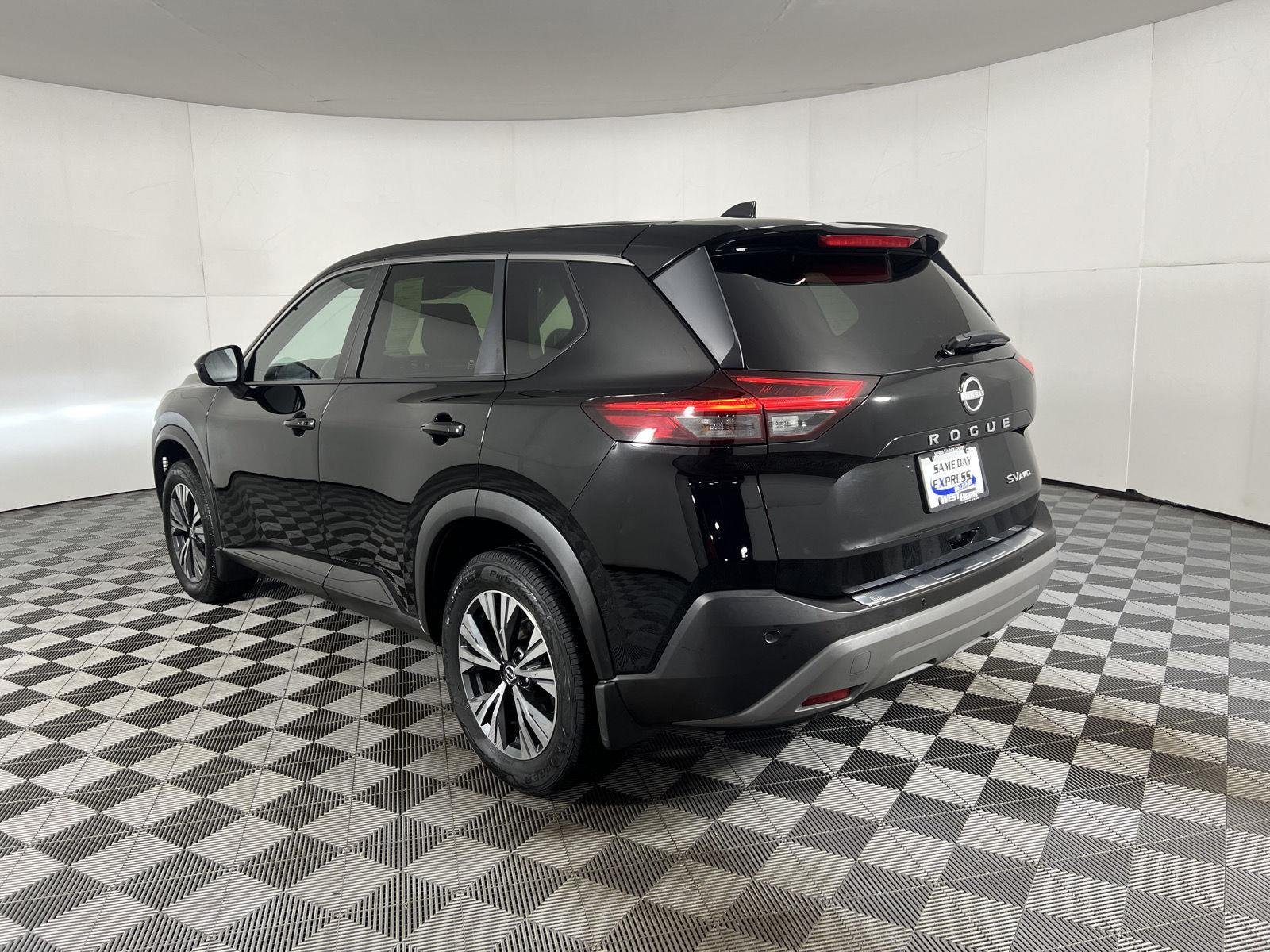 Used 2023 Super Black Nissan SV image 7