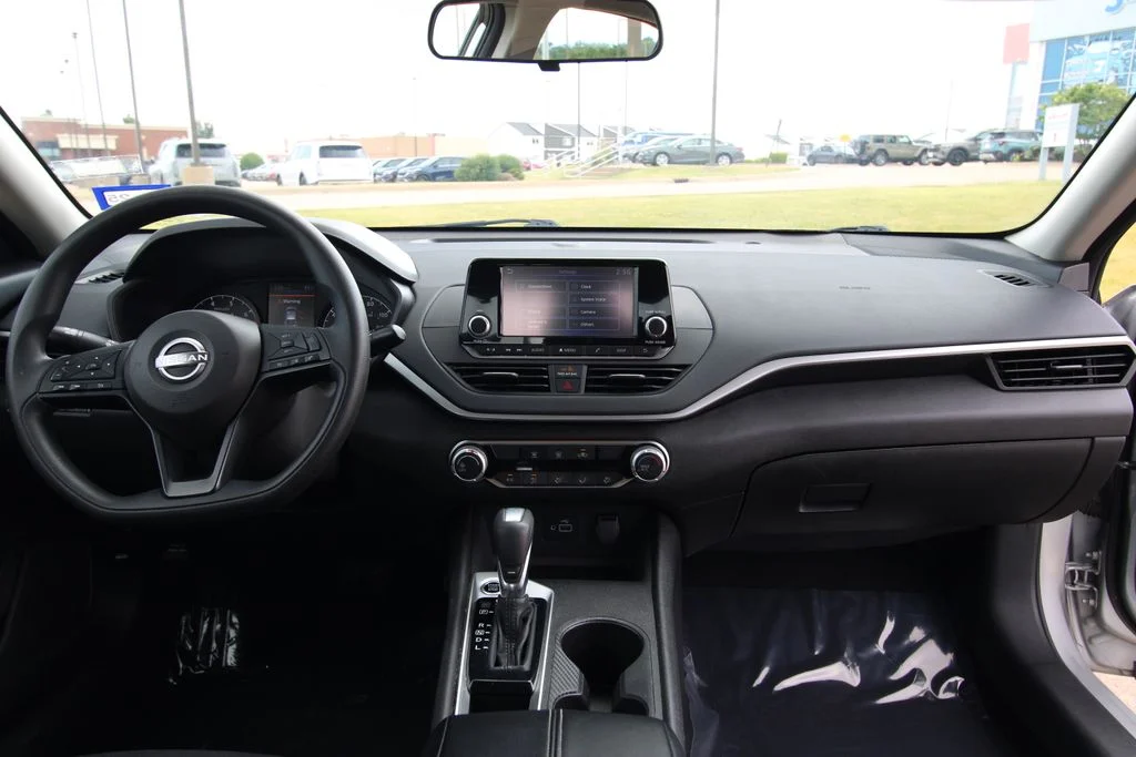 Used 2024 Silver Nissan 2.5 S image 35