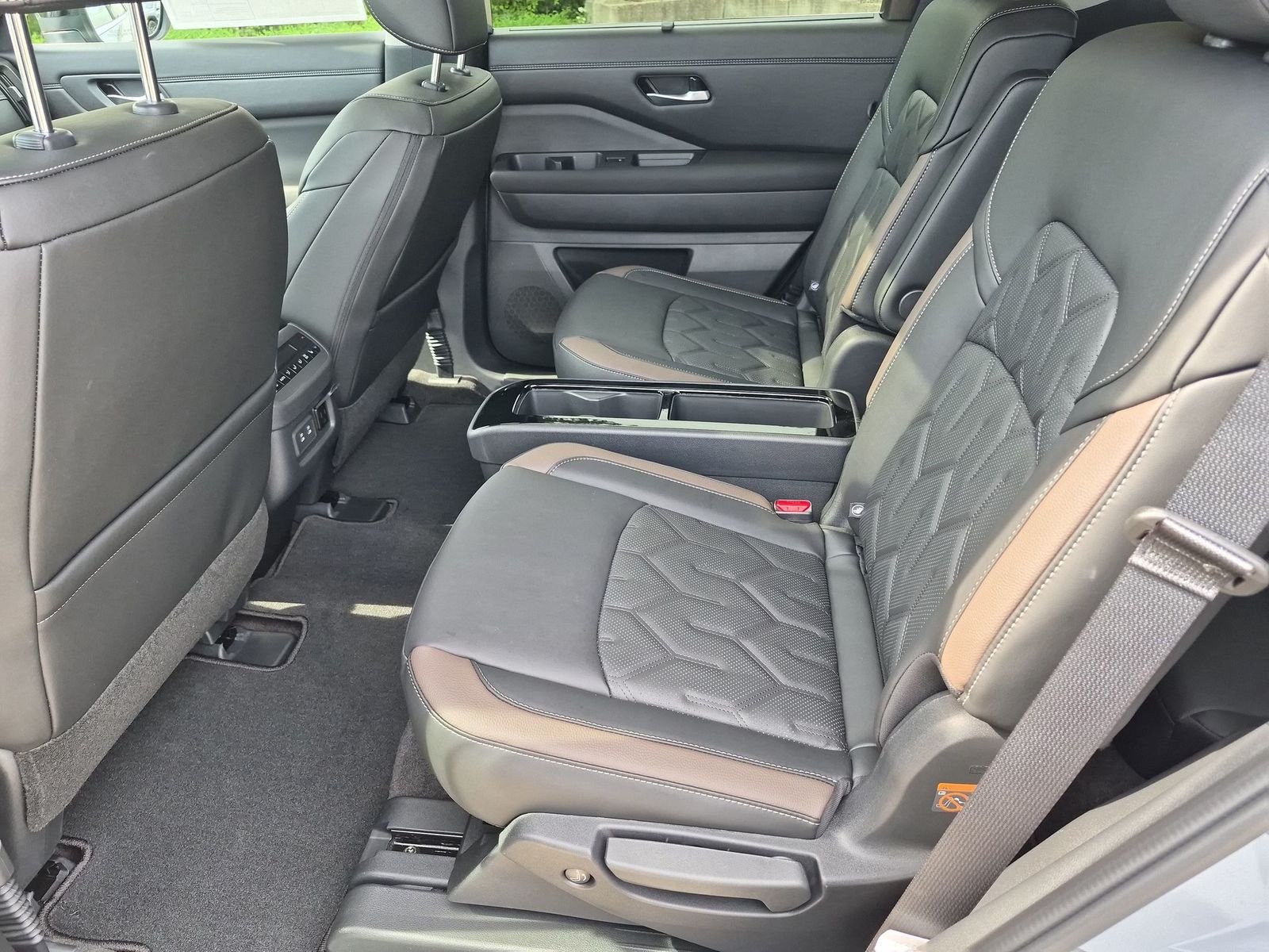 New 2026 Boulder Gray Pearl Nissan Platinum image 26