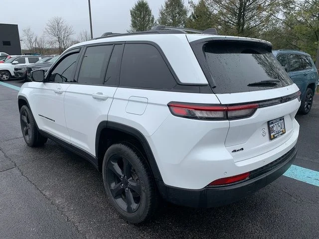 Used 2023 White Jeep Altitude X image 3