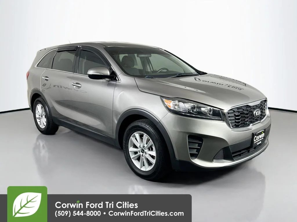 Used 2019 Titanium Silver Kia L image 1