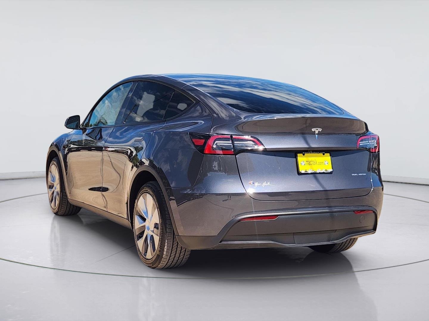 2023 Tesla Model Y photo 5 of 33