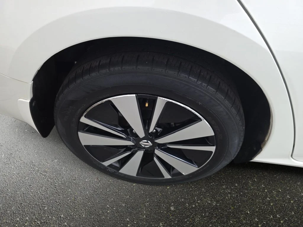 Used 2020 White Nissan 2.5 SL image 30