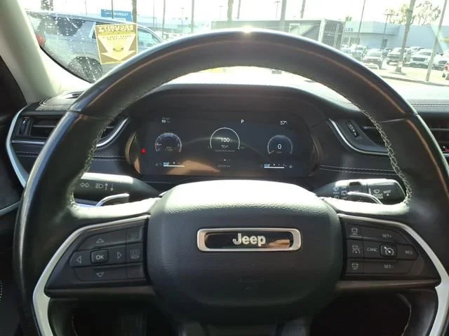 Used 2022 White Jeep Limited 4x4 image 16