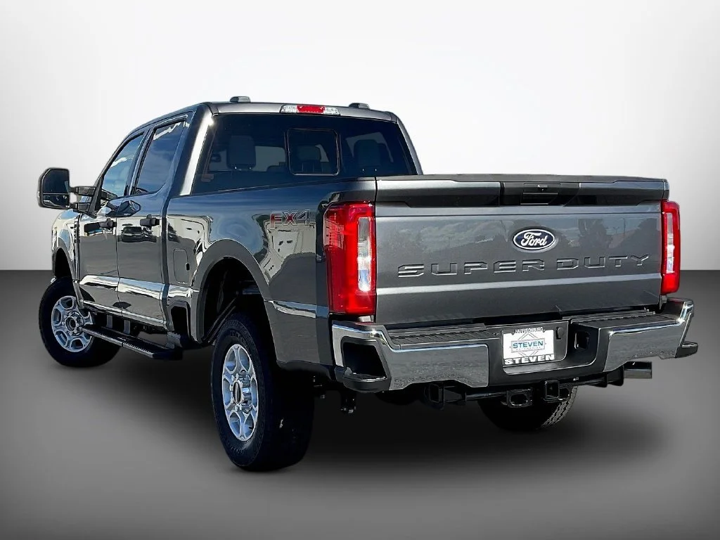 New 2027 Carbonized Gray Metallic Ford F-250® XLT image 3
