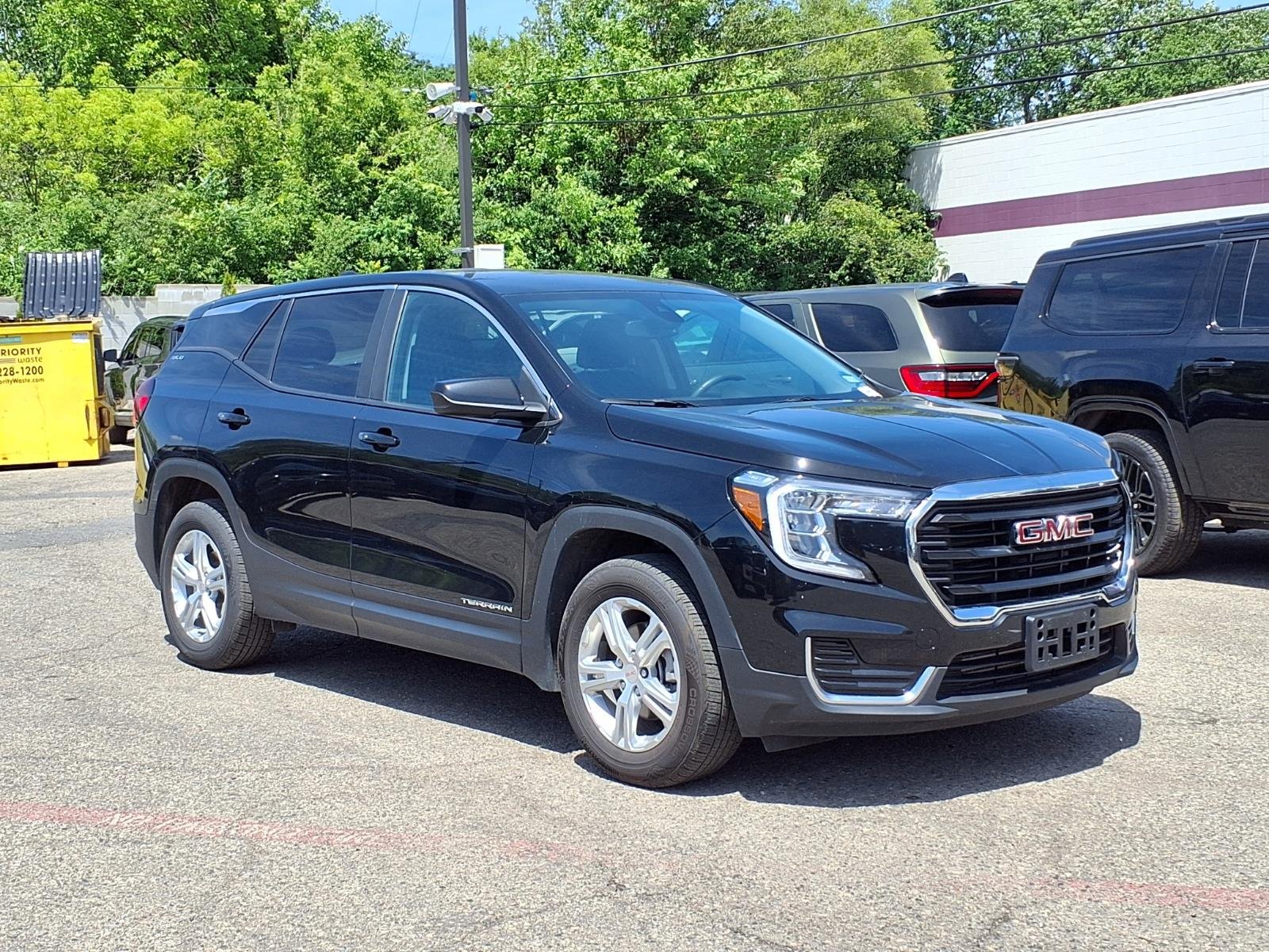 Certified Used 2024 Ebony Twilight Metallic GMC SLE image 1