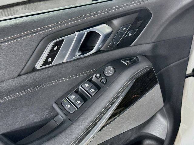 Used 2024 White Metallic BMW xDrive40i image 18