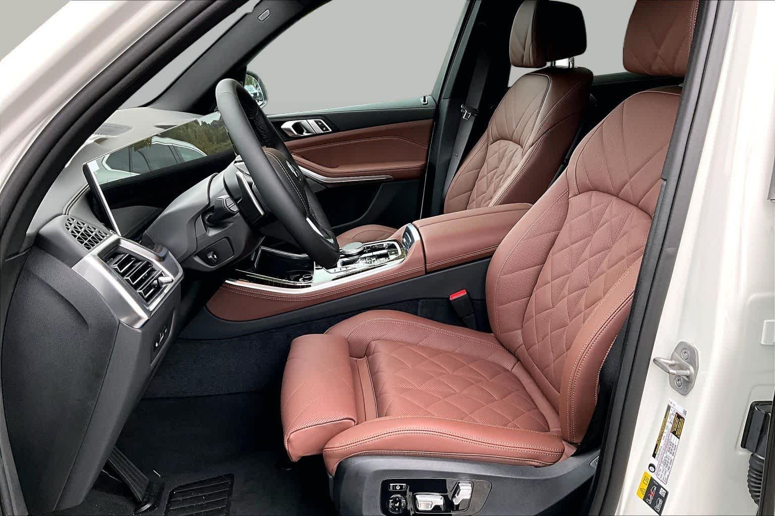New 2026 Alpine White BMW xDrive50e image 7