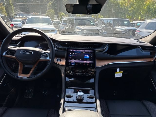 New 2025 Bright White Clear-Coat Exterior Paint Jeep Summit Reserve image 11