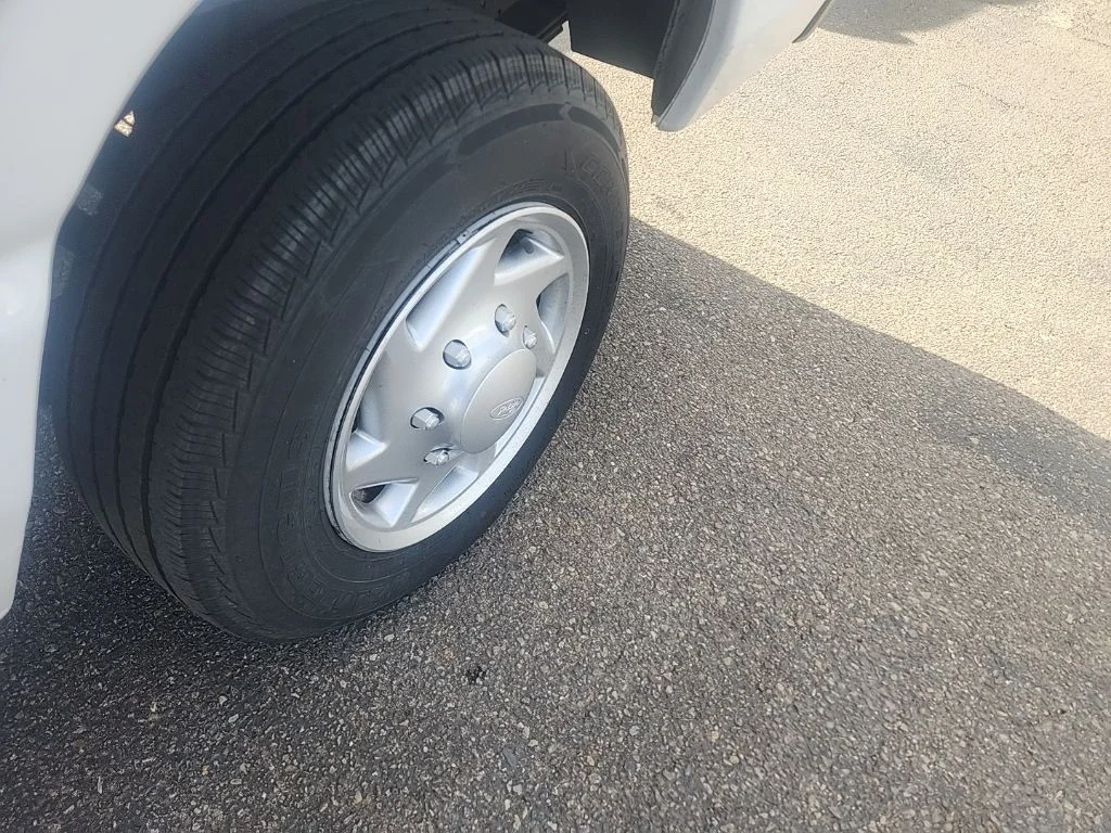 Used 2013 White Ford XL image 9