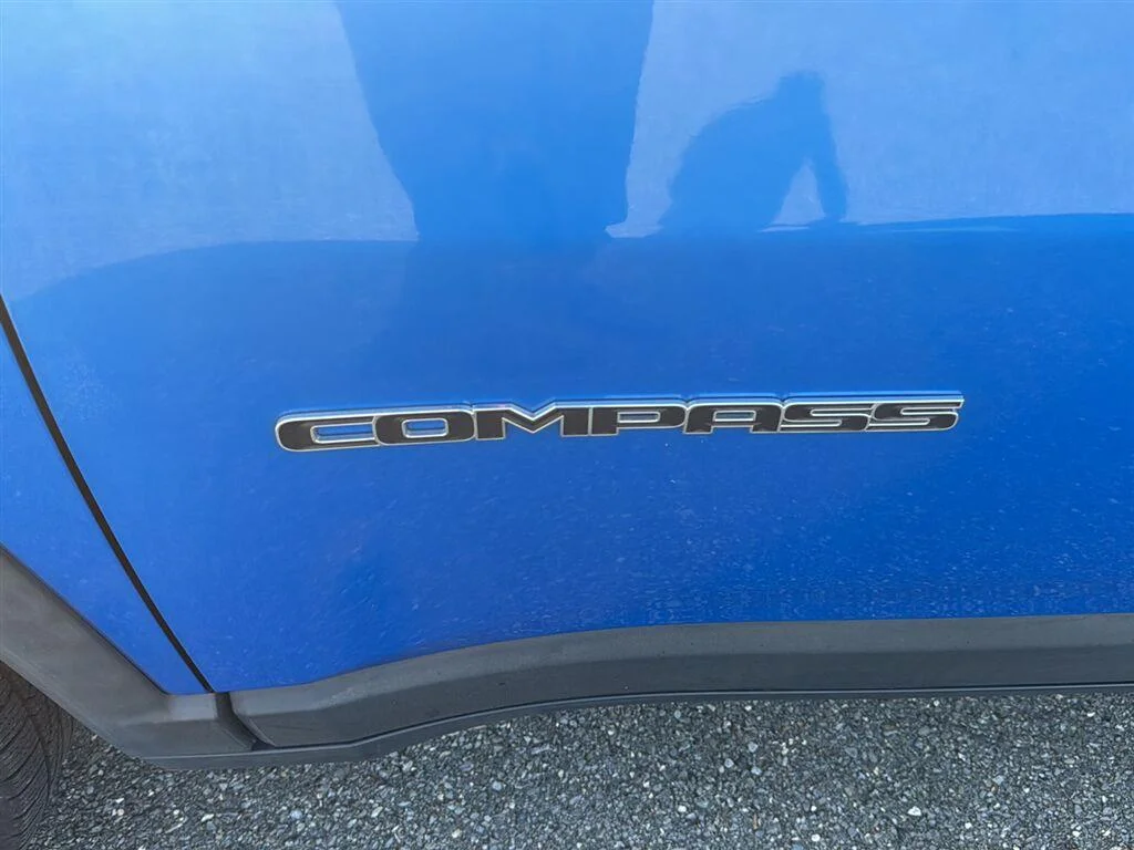Used 2020 Laser Blue Pearlcoat Jeep Sport image 10