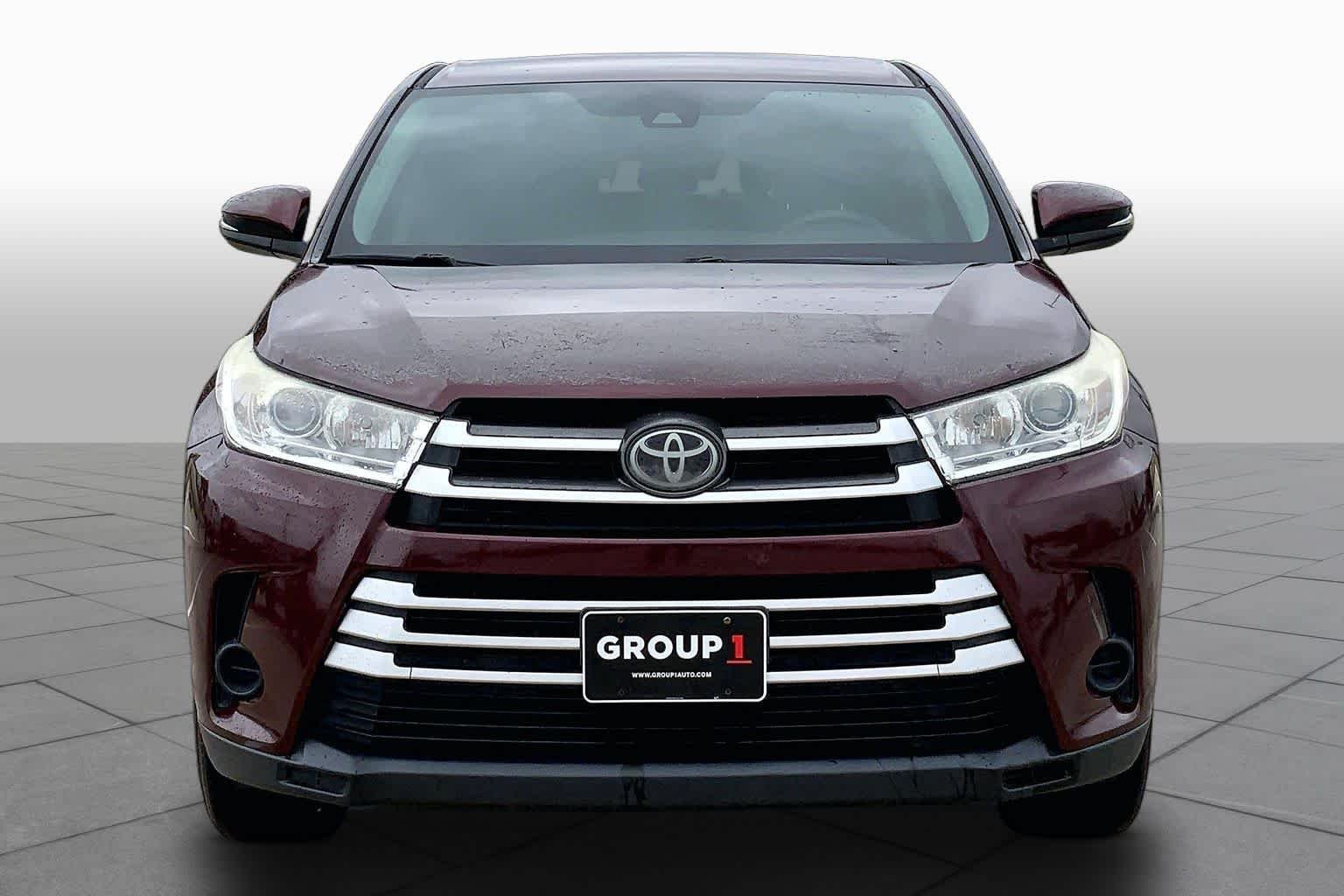Used 2018 Ooh La La Rouge Mica Toyota LE image 4