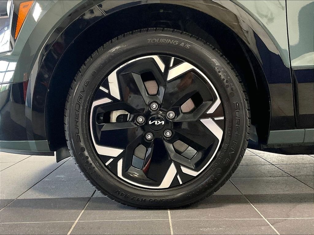 Used 2023 Green Kia Wind image 7