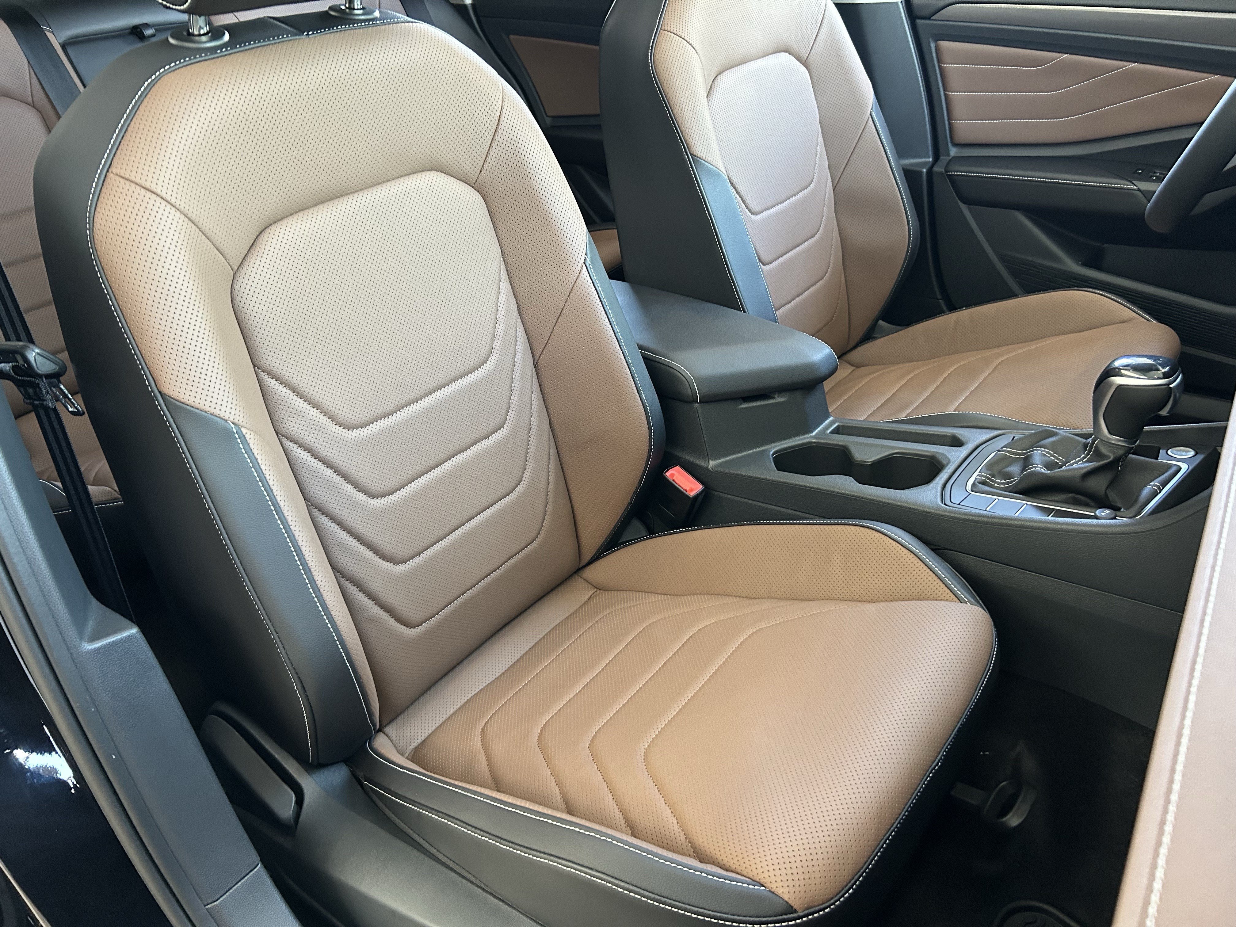 New 2026 Deep Black Pearl Volkswagen SEL image 6