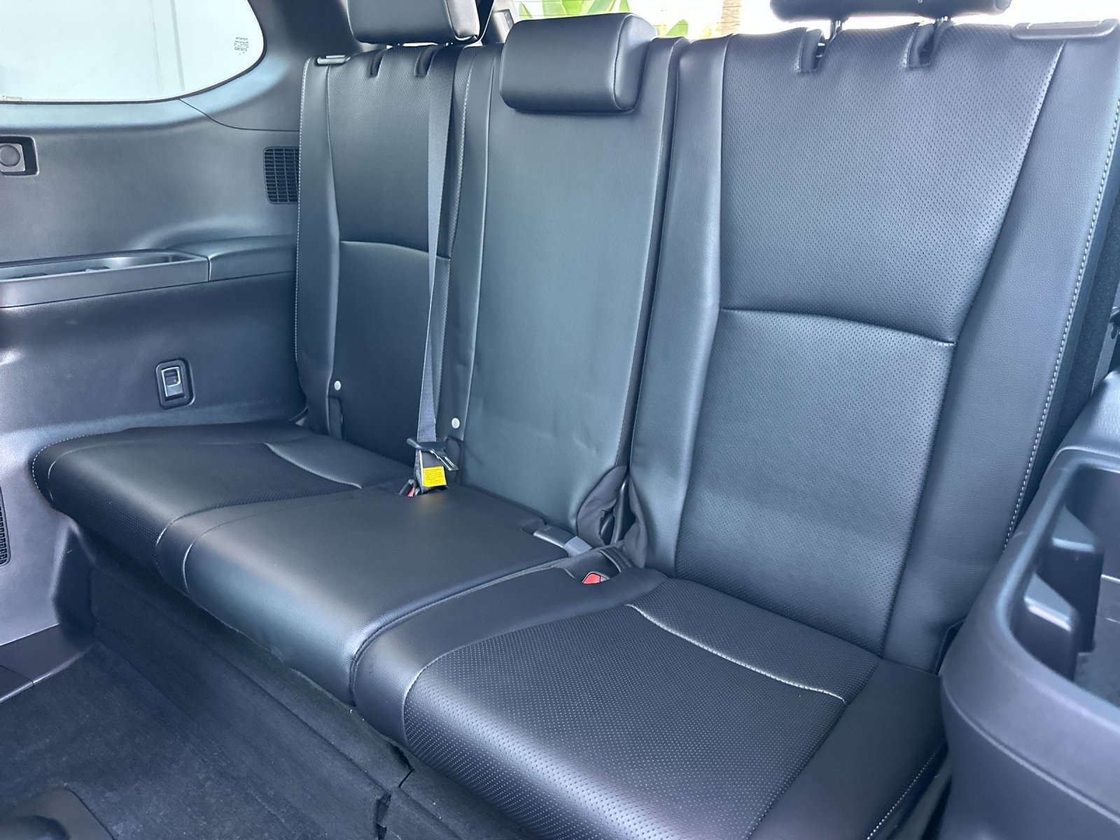 Used 2025  Toyota Hybrid MAX Limited image 15
