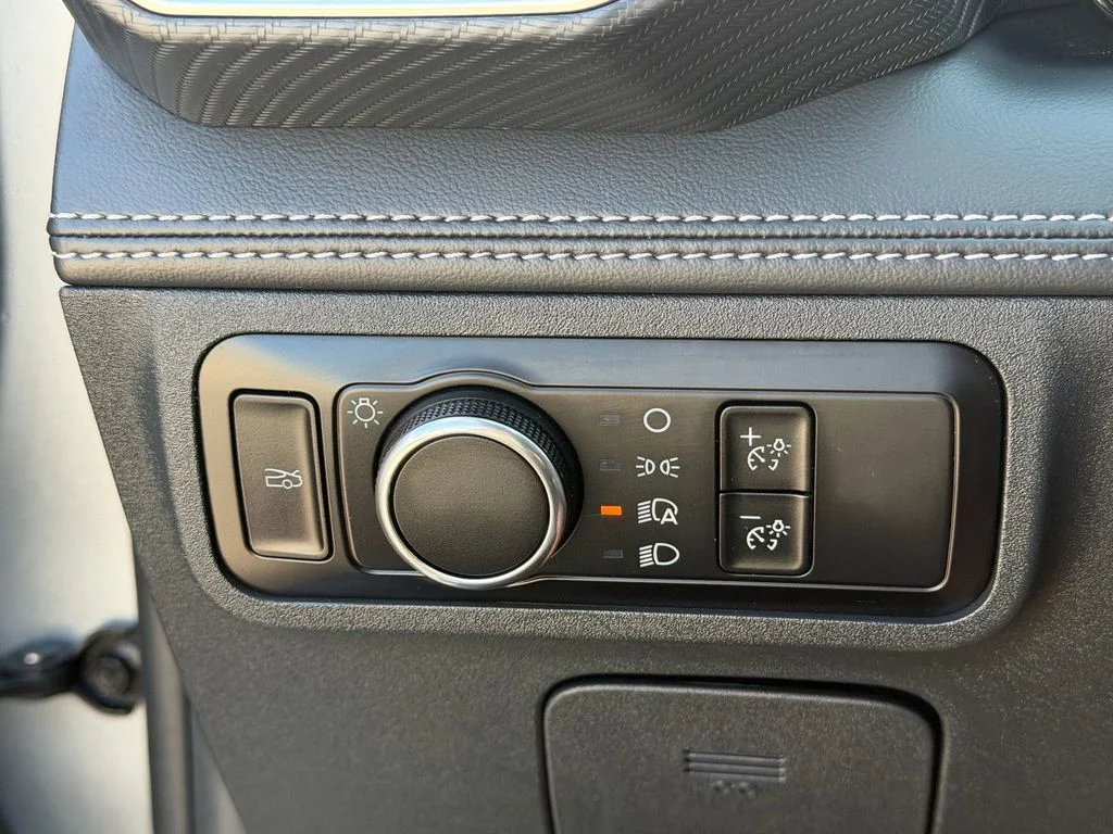 Used 2025 Silver Ford GT Premium image 25