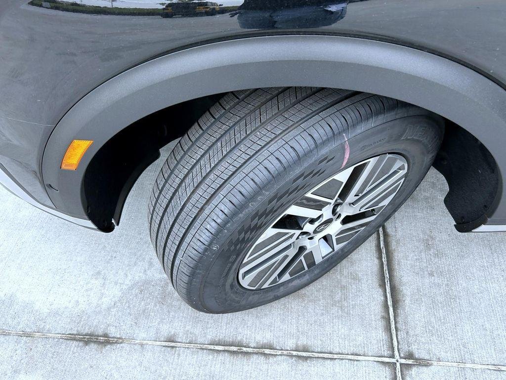 New 2026 Black Hyundai SEL Premium 8P image 25