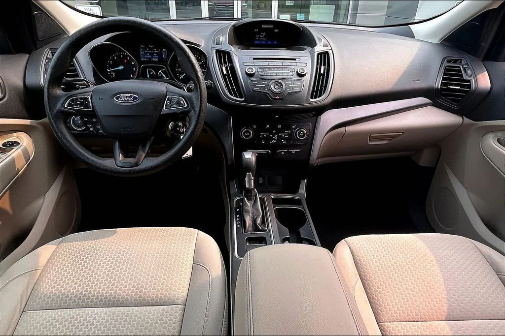 Used 2017 Red Ford SE image 18