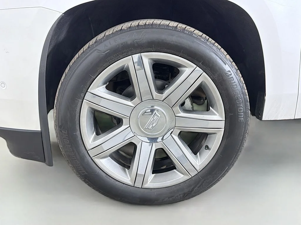 Used 2017 White Cadillac Premium image 31