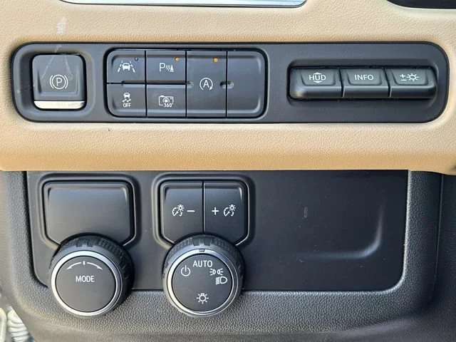 Used 2023 Iridescent Pearl Tricoat Chevrolet Premier image 23