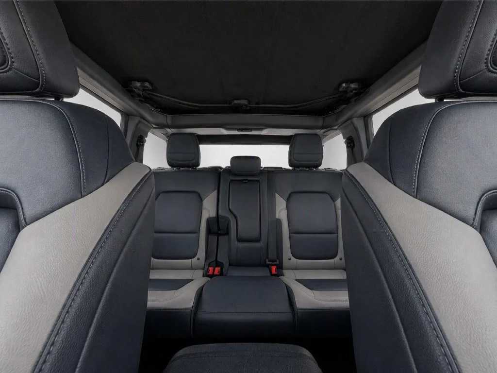 Used 2022 Silver Ford Wildtrak image 17