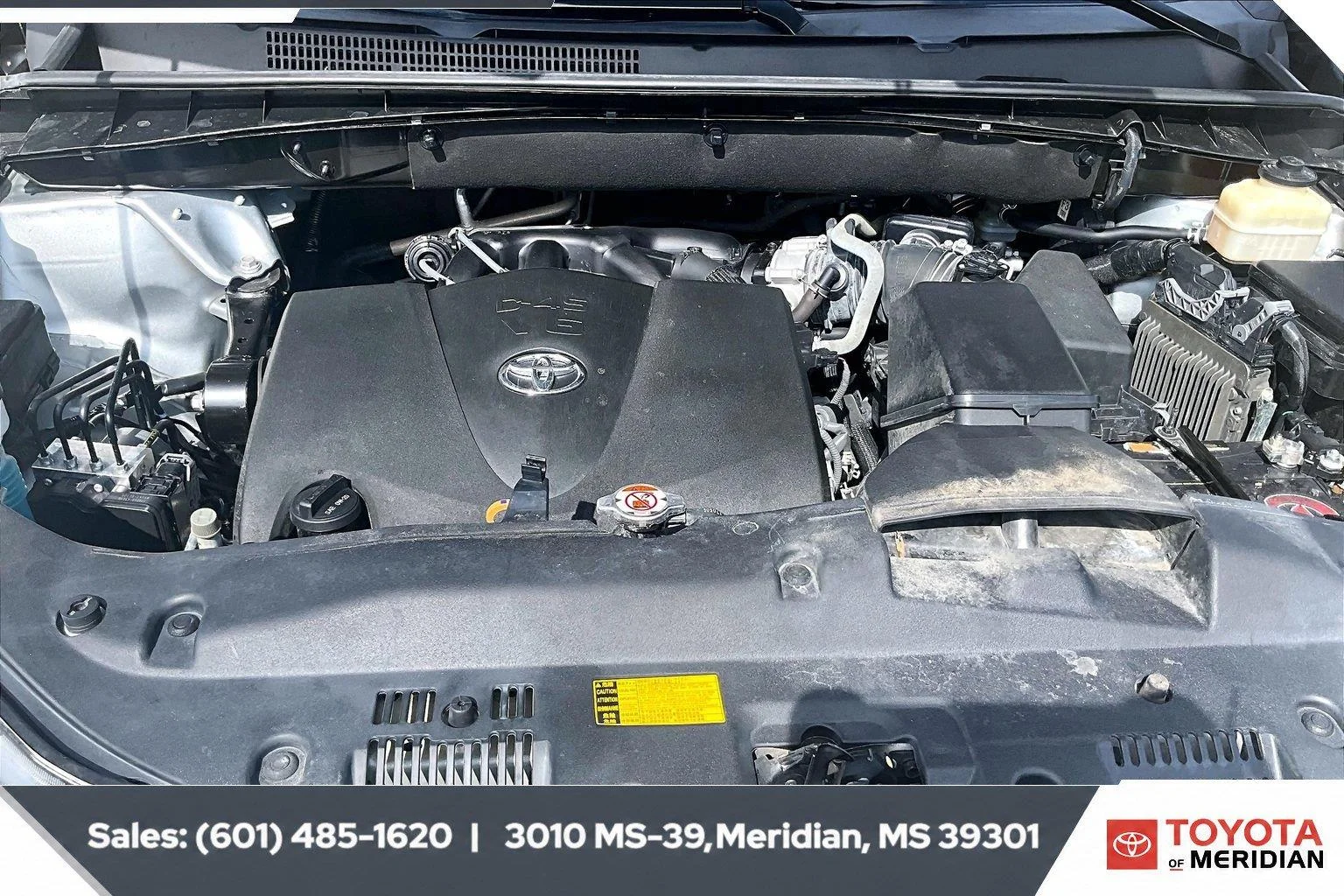 Used 2018 Celestial Silver Metallic Toyota XLE image 8