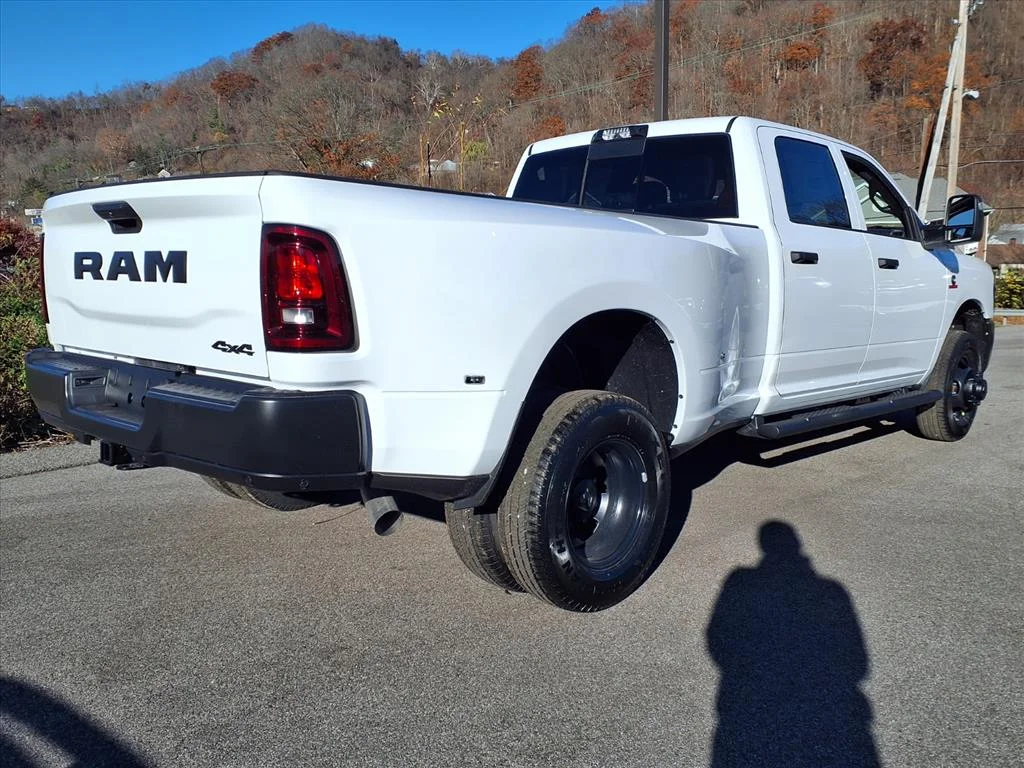 New 2026 Bright White Clear-Coat Exterior Paint RAM Tradesman image 2