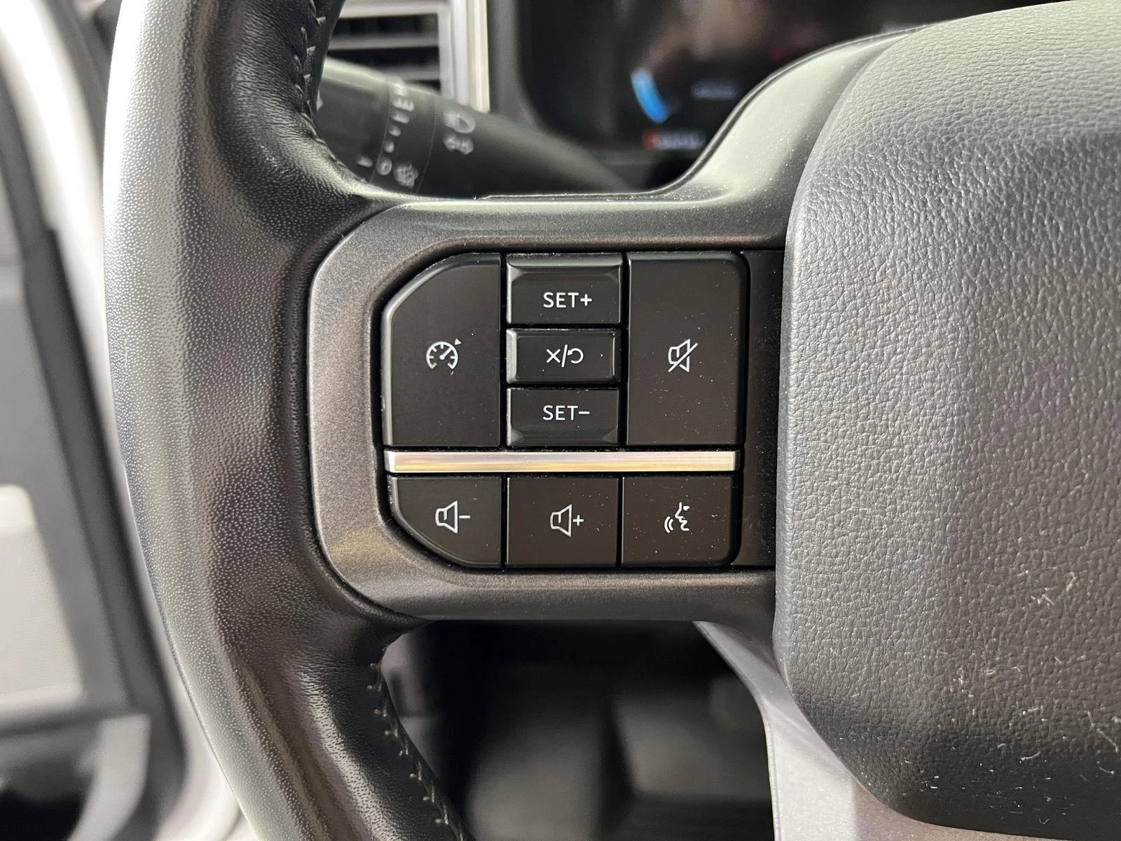Used 2024 Oxford White Ford Lariat image 18
