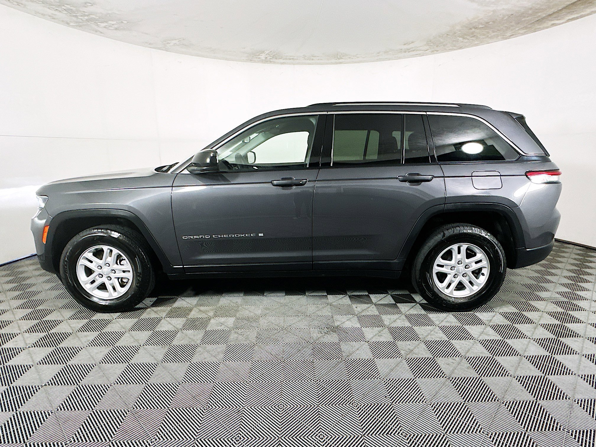 2023 Jeep Grand thumbnail 8