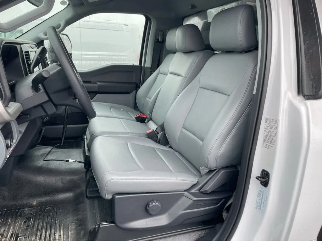 New 2025 Oxford White Ford F-550® XL image 15