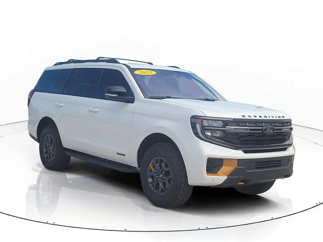 New 2025 White Metallic Ford Tremor image 3
