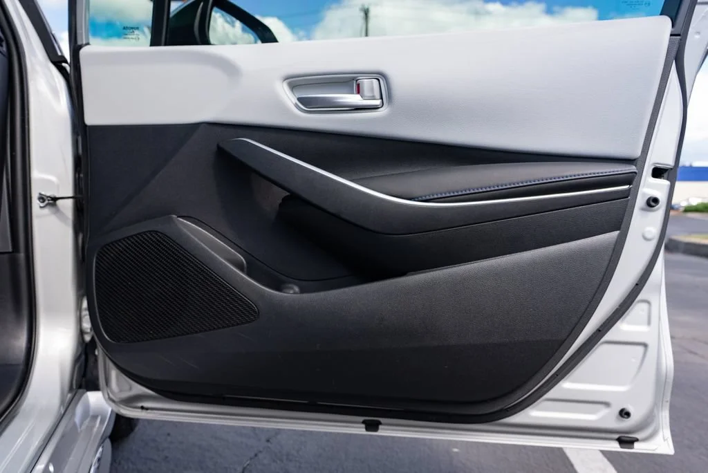 Used 2021  Toyota SE image 28