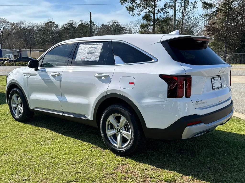 New 2026 Glacial White Pearl Kia LX image 5