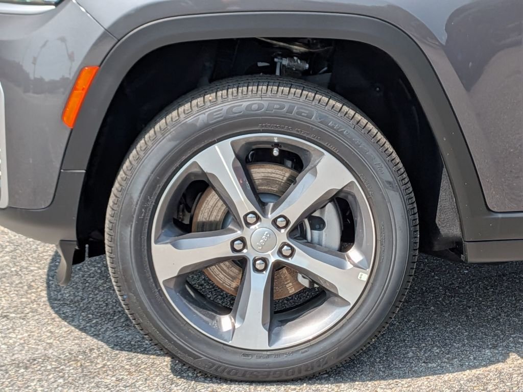 New 2026 Baltic Gray Metallic Clear-Coat Exterior Paint Jeep Limited image 11