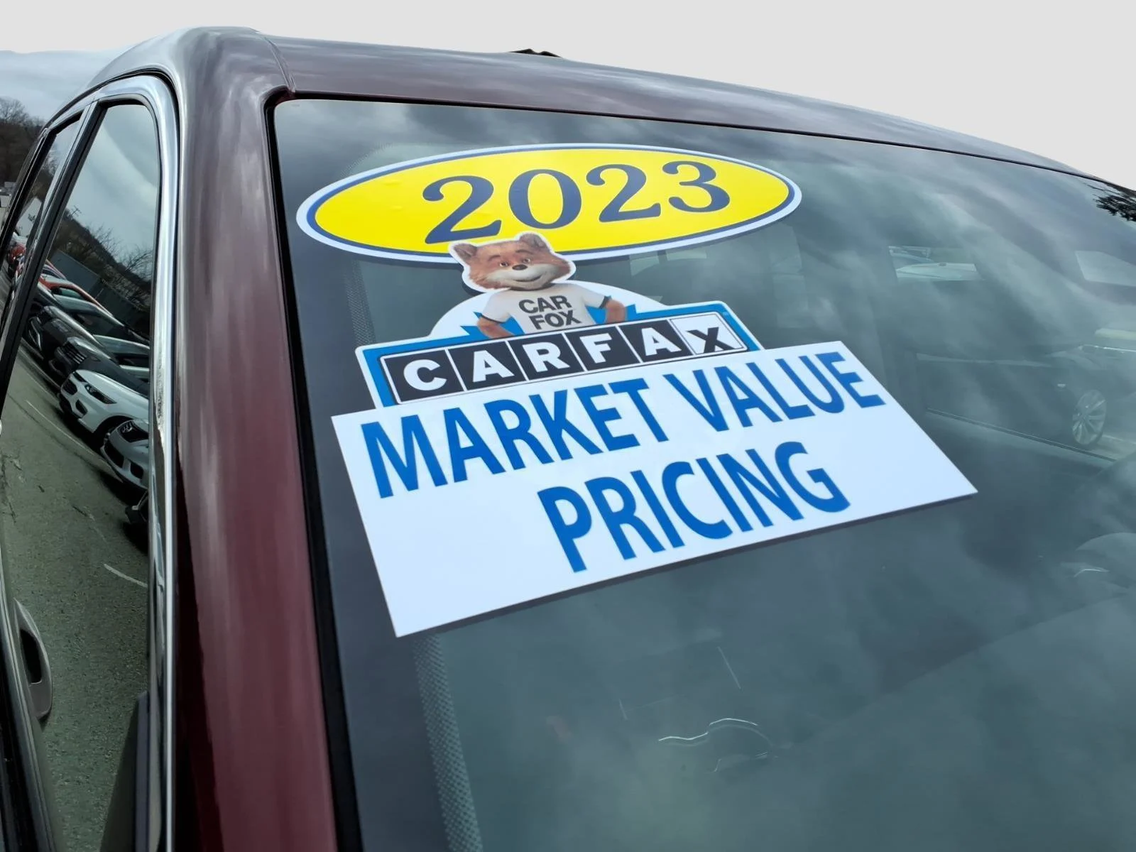 Used 2023 Velvet Red Pearlcoat Jeep Laredo image 10
