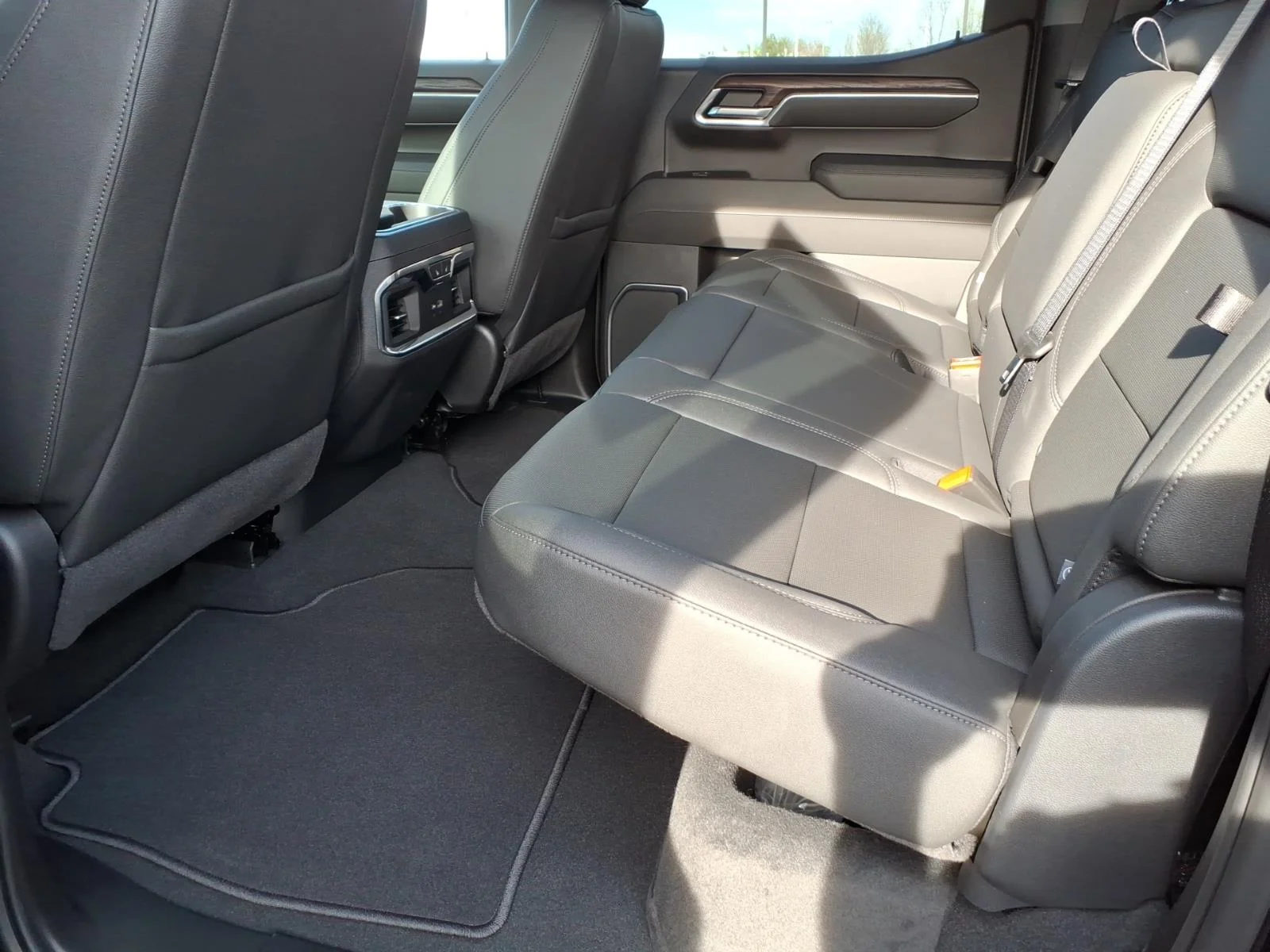 2026 GMC Sierra 1500 SLT - Photo 6
