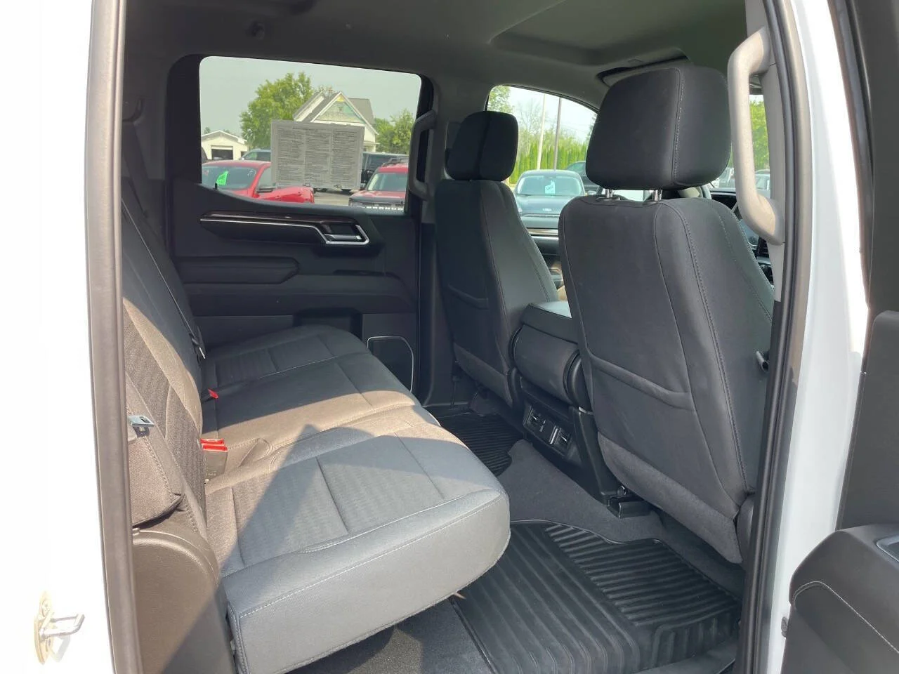 2022 Chevrolet Silverado 1500 LT - Photo 9