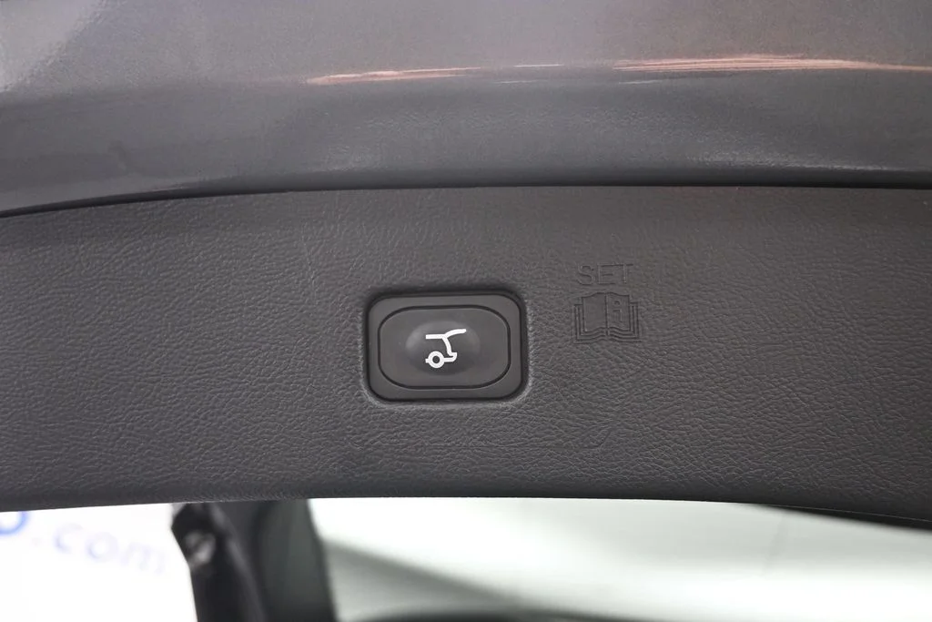 Used 2024 Gray Ford SEL image 12