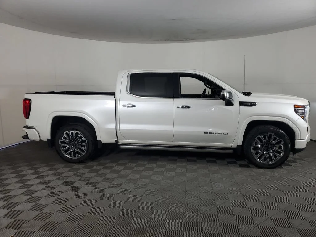 Used 2025 White Frost Tricoat GMC Denali Ultimate image 3