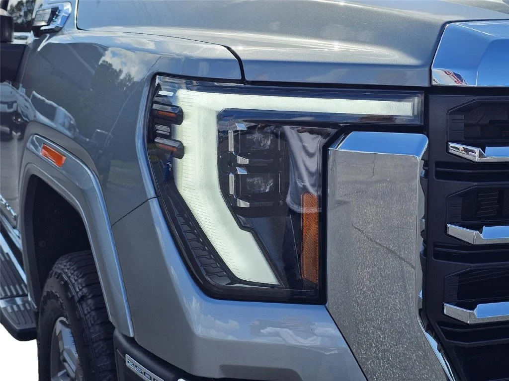 Used 2025 Sterling Metallic GMC SLT image 4